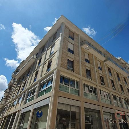 Central House Lecce Bagian luar foto