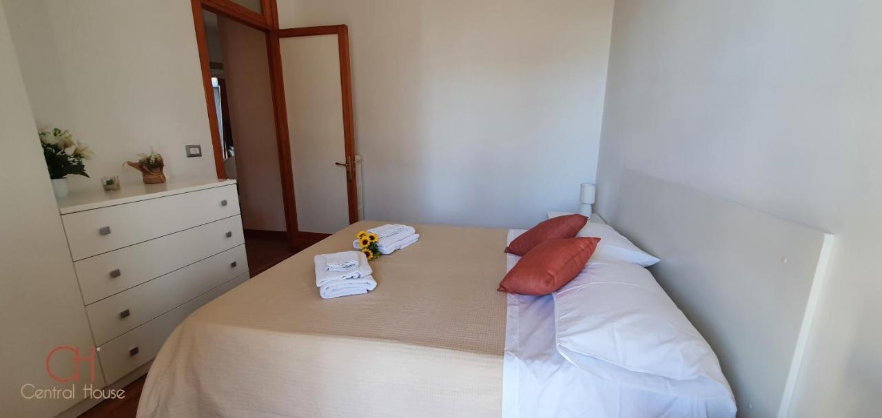 Central House Lecce Bagian luar foto