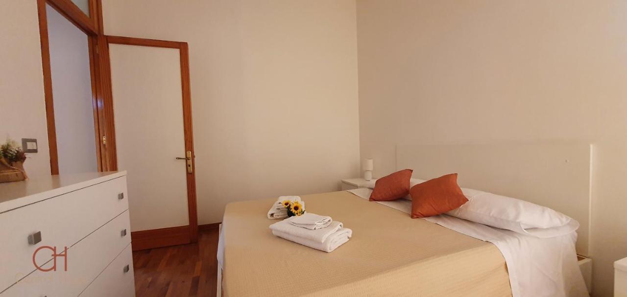 Central House Lecce Bagian luar foto