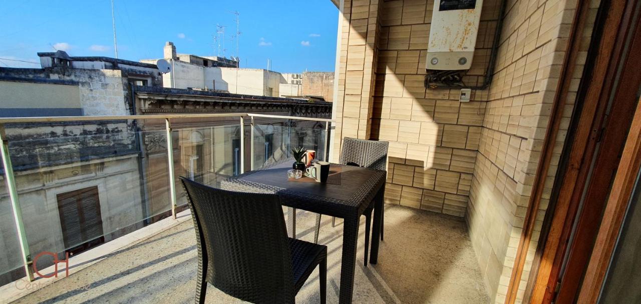 Central House Lecce Bagian luar foto