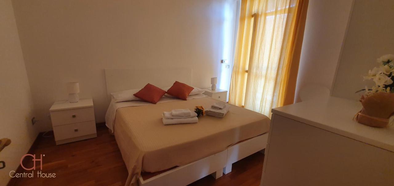 Central House Lecce Bagian luar foto