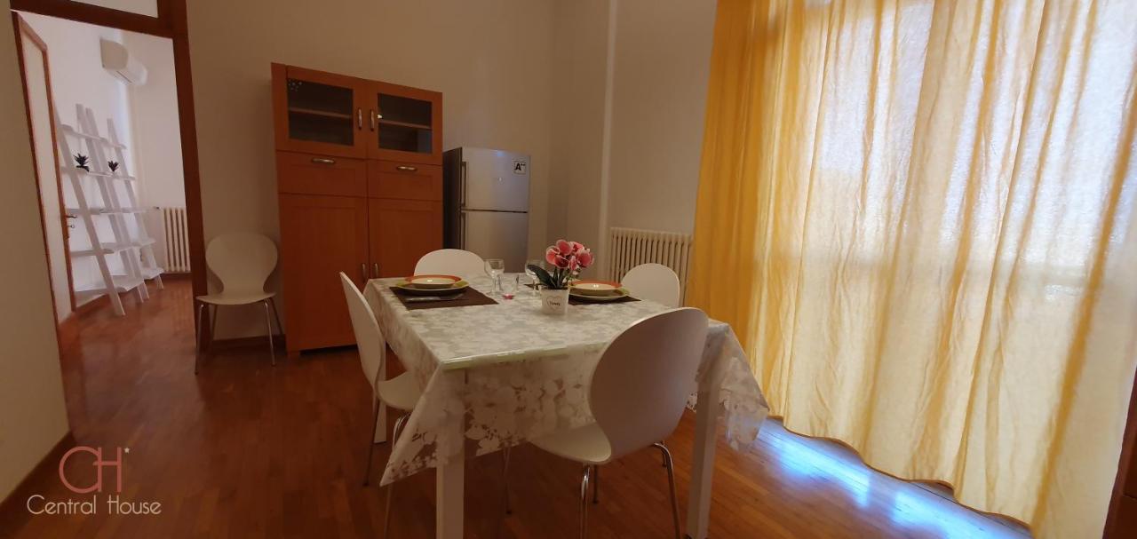 Central House Lecce Bagian luar foto