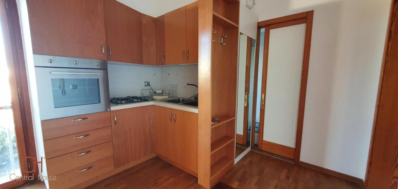 Central House Lecce Bagian luar foto